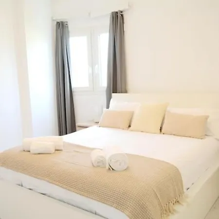 Royal Banus Close To The Sea *
